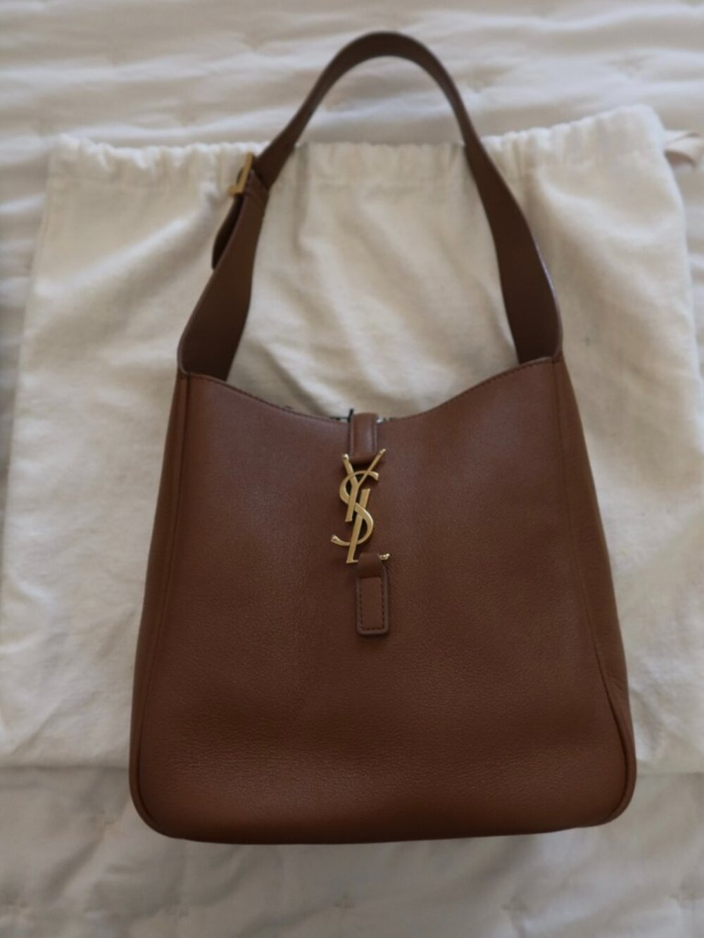 2025 Saint Laurent Le 5 À 7 Supple Small Shoulder Bag in Grained Leather